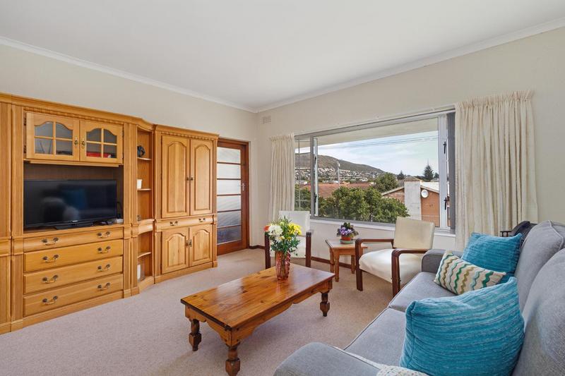 2 Bedroom Property for Sale in Fish Hoek Western Cape